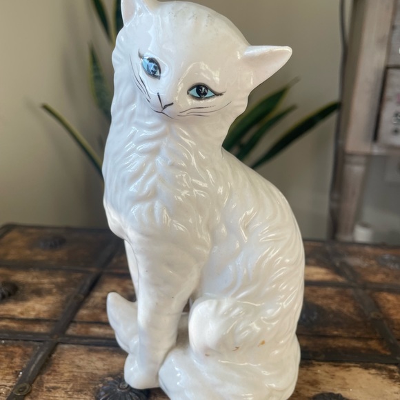 Vintage White Siamese Cat Figurine With Blue Eyes - Picture 5 of 5
